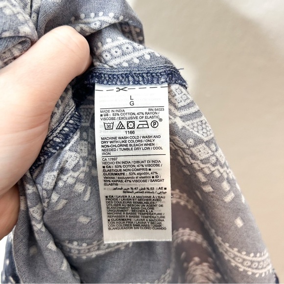 Old Navy Womens Casual Boho Smocked Blue Print Tank Top Large L - Picture 7 of 7